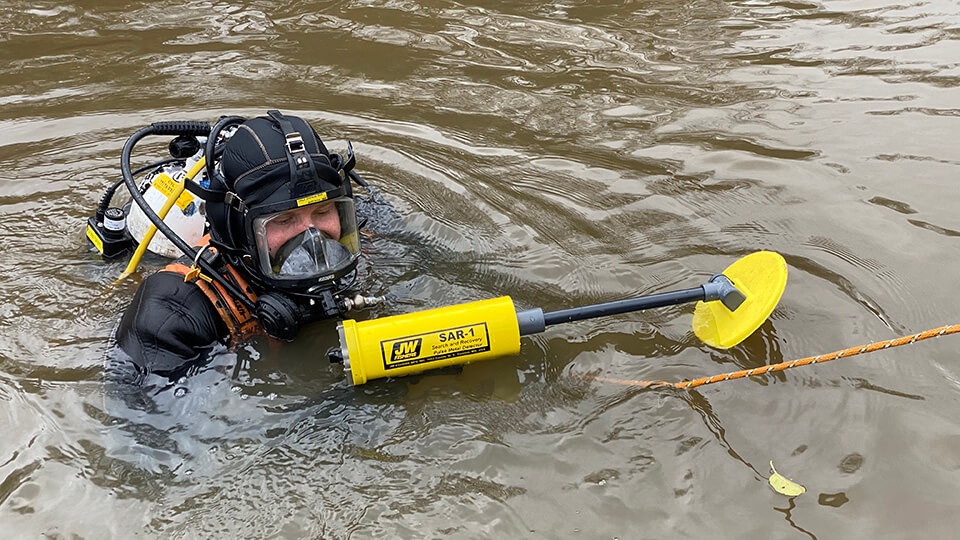 Search and Rescue team using the JW Fishers’ SAR-1 underwater metal detector